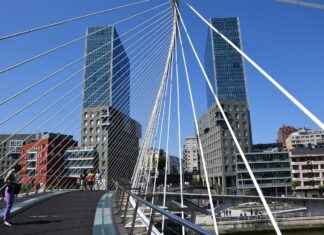 En Trend Kadın Takım Elbise Modelleri ve Kombinleri En Trend Kadın Takım Elbise Modelleri ve Kombinleri