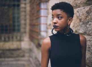 Gömlek ve Pantolon Kombinlerinde Renk Uyumu Nasıl Sağlanır? Gömlek ve Pantolon Kombinlerinde Renk Uyumu Nasıl Sağlanır?