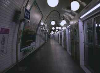 Paris Moda Haftası’ndan İlham Alabileceğiniz 10 Şık Kombin Paris Moda Haftası'ndan İlham Alabileceğiniz 10 Şık Kombin