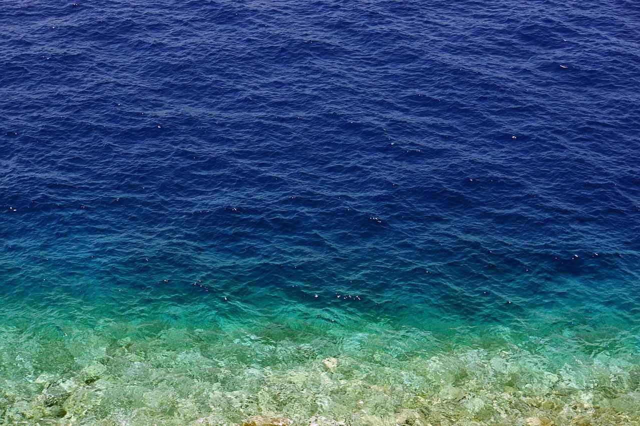 Yazlık Elbiseleri Kış Aylarında Nasıl Giyebilirsiniz?